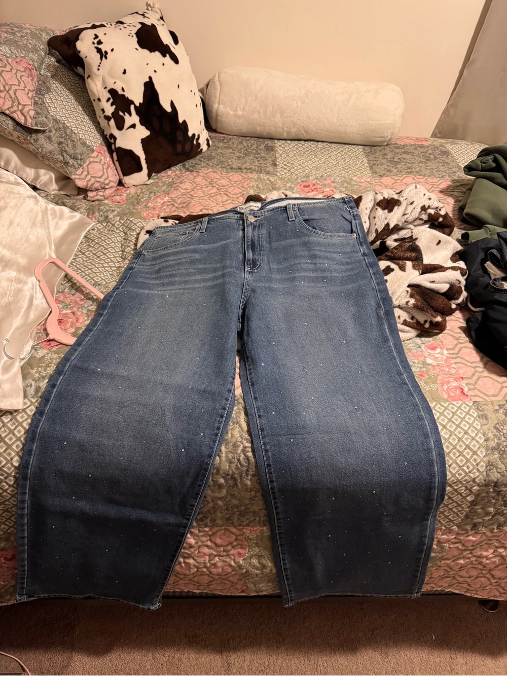 Women's Blue Boyfriend Jeans with Subtle Speckle Accent